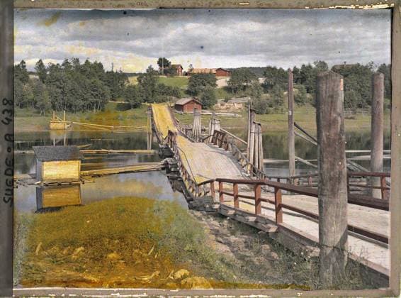 RECORD DATE NOT STATED Surroundings of Gagnef, Djuras, Sweden a floating bridge , 1910 - Voyage of Albert Kahn and Auguste LÃ on in Scandinavia - (August 9 - September 14) (French - ï»¿Environs de Gagnef , Djuras , Suede Un pont flottant). Landscape, civil engineering, river, housing, hydrography, bridge, Nature , Environment, Habitat , Architecture, Near GAGNEF PONT Copyright: xpiemagsx AKahnlpie020223-5223 !ACHTUNG AUFNAHMEDATUM GESCHÄTZT!