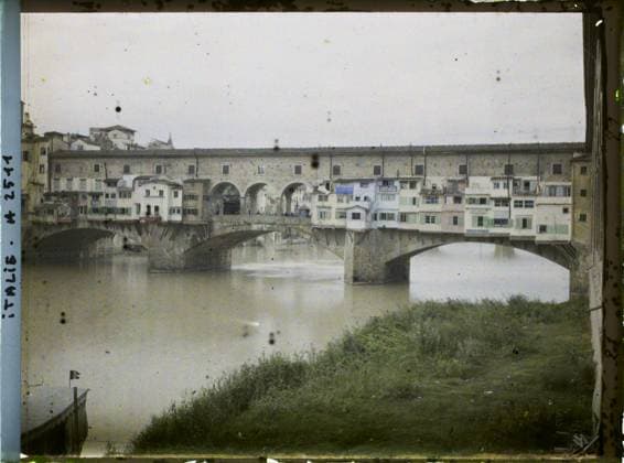 RECORD DATE NOT STATED Florence, Italie Le Ponte Vecchio , 1913 - Balkans, Italy - Jean Brunhes and Auguste LÃ on - (September - October 23) (French - ï»¿Florence , Italie Le Ponte Vecchio). Boutique , store, river, civil engineering, crafts, arc , arcade , arceau, renaissance, bridge, Economic activity, Habitat , Architecture, Art, Italy, Florence, Ponte Vecchio, seen from upstream and set Copyright: xpiemagsx AKahnlpie020223-15900 !ACHTUNG AUFNAHMEDATUM GESCHÄTZT!