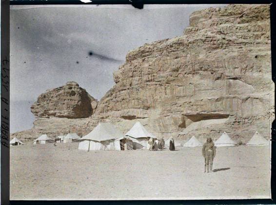 RECORD DATE NOT STATED Queweira, Arabia (current Jordan) headquarters of the Emir Faycal , 1918 - Near East, Egypt, Palestine, Cyprus - Paul Castelnau (photographic section of the armies) - (January 9 -October 6) (French - ï»¿Quweira , Arabie ( actuelle Jordanie ) Quartier gÃ nÃ ral de l Ã mir Faycal). Military uniform, natural phenomenon, erosion, camp, housing, geology, army, Clothing, nature , environment, housing , architecture, sciences , techniques, society, Arabia, Gouaira, q .g. of the Emir FaÃ¯cal, sandstone rocks Copyright: xpiemagsx AKahnlpie020223-3804 !ACHTUNG AUFNAHMEDATUM GESCHÄTZT!
