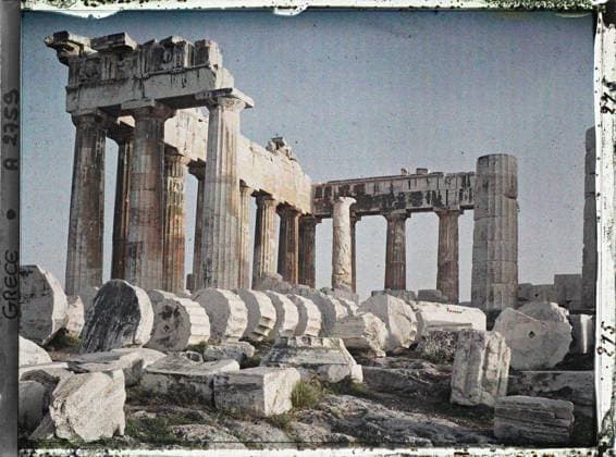 RECORD DATE NOT STATED Athens, Greece on the Acropolis, the Parthenon. Remains of the outer colonnade on the east side and a still standing column of the pronaos (entrance portico) , 1913 - Balkans, Italy - Jean Brunhes and Auguste LÃ on - (September - October 23) (French - ï»¿Athenes , Grece Sur l Acropole , le ParthÃ non. Vestiges de la colonnade extÃ rieure cÃ tÃ est et une colonne encore debout de la Pronaos ( portique d entrÃ e )). Temple, archaeological vestige, column, Greco-Roman polytheism, Antiquity, religious architecture, Habitat , Architecture , Religion , Art, Greece, Athens, the pronaos of the Parthenon Copyright: xpiemagsx AKahnlpie020223-4360 !ACHTUNG AUFNAHMEDATUM GESCHÄTZT!