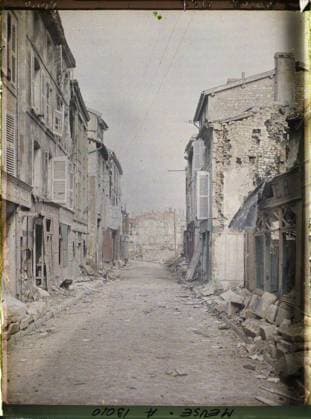RECORD DATE NOT STATED Verdun , France , 1917 - North of France, Belgium - Paul Castelnau (photographic section of the armies) - (September 1-5) (French - ï»¿Verdun , France). Boutique , store, commercial registration, ruins, front, bombardment, street , neighborhood, rubble, Economic activity, registration , information, First World War, Habitat , Architecture, France, Verdun, rue Rouyers Copyright: xpiemagsx AKahnlpie020223-21133 !ACHTUNG AUFNAHMEDATUM GESCHÄTZT!