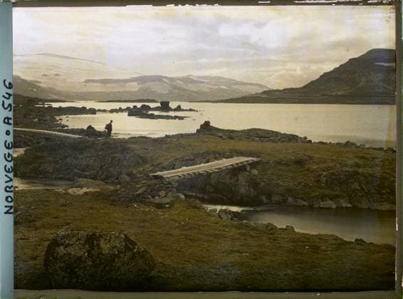 RECORD DATE NOT STATED Fine, Norway Lake Finsevatnet and the Hardangerjökulen glacier , 1910 - Voyage of Albert Kahn and Auguste LÃ on in Scandinavia - (August 9 - September 14) (French - ï»¿Finse , Norvege le lac Finsevatnet et le glacier Hardangerjökulen). Landscape, mont , mountain, civil engineering, exists in high definition, lake , pond, hydrography, bridge, man, Nature , Environment, Habitat , Architecture, HD, human beings, Finnish, Finse Copyright: xpiemagsx AKahnlpie020223-15532 !ACHTUNG AUFNAHMEDATUM GESCHÄTZT!