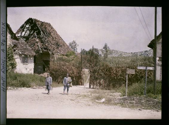 RECORD DATE NOT STATED Seppois-le-Haut, Haut-Rhin, Alsace, France Camouflages , 1917 - Alsace - Paul Castelnau (photographic section of the armies) - (June) (French - ï»¿Seppois-le-Haut , Haut-Rhin , Alsace , France Camouflages). Camouflage, military uniform, ruins, forehead, hairy, panels, man, Clothing, First World War, Registration , Information, Human Starries Copyright: xpiemagsx AKahnlpie020223-8535 !ACHTUNG AUFNAHMEDATUM GESCHÄTZT!