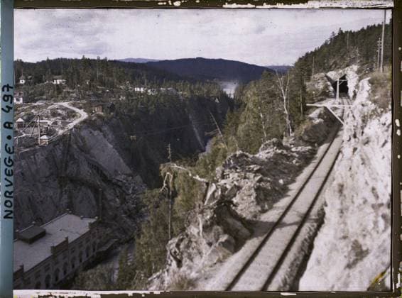 RECORD DATE NOT STATED Surroundings of Notodden, Norway Hydro-electric station of Svelgfoss , 1910 - Voyage of Albert Kahn and Auguste LÃ on in Scandinavia - (August 9 - September 14) (French - ï»¿Environs de Notodden , Norvege Station hydro-Ã lectrique de Svelgfoss). Train, tunnel, civil engineering, exists in high definition, watercourse, throat, hydraulic installation, rail transport, railway, Habitat , Architecture , HD , Transport, Tinefos, factory and tunnel Copyright: xpiemagsx AKahnlpie020223-16005 !ACHTUNG AUFNAHMEDATUM GESCHÄTZT!