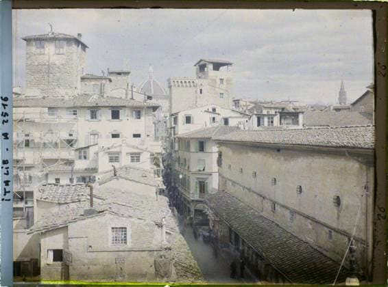 RECORD DATE NOT STATED Florence, Italy the roofs of the city , 1913 - Balkans, Italy - Jean Brunhes and Auguste LÃ on - (September - October 23) (French - ï»¿Florence , Italie Les toits de la ville). Echafaudage , Shape, Christianity, Roof, Housing, Rue , Quarter, Religious Architecture, Religion , Habitat , Architecture, Italy, Florence, view taken from the upper terrace of a house in the Ponte Vecchio S, La Ville Copyright: xpiemagsx AKahnlpie020223-15904 !ACHTUNG AUFNAHMEDATUM GESCHÄTZT!