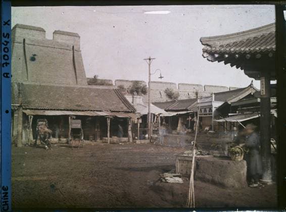 RECORD DATE NOT STATED Moukden, China Biancheng ( outdoor city ) , 1912 - China - StÃ phane Passet (French - ï»¿Moukden , Chine Biancheng ( Â« ville ExtÃ rieure Â» )). Pushes, itinerant trade, western type architecture, fortified architecture, fortifications, Economic activity, Habitat , Architecture Copyright: xpiemagsx AKahnlpie020223-18065 !ACHTUNG AUFNAHMEDATUM GESCHÄTZT!