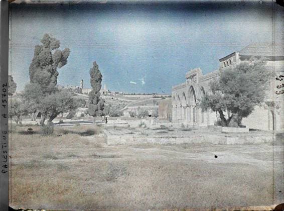 RECORD DATE NOT STATED Jerusalem, Palestine the El Aksa Mosque and Mount of Oliviers , 1918 - Near East, Egypt, Palestine, Cyprus - Paul Castelnau (photographic section of the armies) - (January 9 -October 6) (French - ï»¿JÃ rusalem , Palestine La mosquÃ e el Aksa et le mont des Oliviers). Church, Christianity, Islam, Mosque, Vegetation , Botanical, Religious Architecture, Man, Religion, nature , environment, housing , architecture, human beings, Palestine, Jerusalem, Haram Esch Sheriff, Al Aqsa Mosque and Mont des Oliviers Copyright: xpiemagsx AKahnlpie020223-5066 !ACHTUNG AUFNAHMEDATUM GESCHÄTZT!