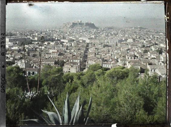 RECORD DATE NOT STATED Athens, Greece Panorama on the city towards the Acropolis, from Mount Lycabette , 1913 - Balkans, Italy - Jean Brunhes and Auguste LÃ on - (September - October 23) (French - ï»¿Athenes , Grece Panorama sur la ville vers l Acropole , depuis le Mont Lycabette). Mont , Mountain, agglomeration panorama, vegetation , botany, Habitat , architecture, nature , environment, Greece, Athens, Acropolis View of the Lycabette Copyright: xpiemagsx AKahnlpie020223-4326 !ACHTUNG AUFNAHMEDATUM GESCHÄTZT!