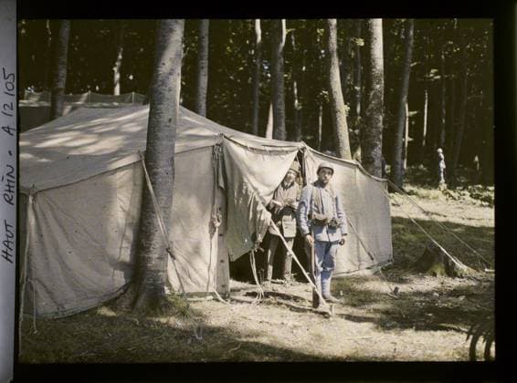 RECORD DATE NOT STATED Saint-Ulrich, Haut-Rhin, Alsace, France ThÃ Ã¢tre aux ArmÃ es, custody of the locker room , 1917 - Alsace - Paul Castelnau (photographic section of the armies) - (June) (French - ï»¿Saint-Ulrich , Haut-Rhin , Alsace , France ThÃ Ã¢tre aux armÃ es , garde du vestiaire). Military uniform, tent, forest , wood, forehead, hairy, theater, man, Clothing, First World War, Art, Humans, ThÃ Ã¢tre aux ArmÃ es, guard of the St Ulrich locker room, theater in the armies guard of the locker room Copyright: xpiemagsx AKahnlpie020223-7331 !ACHTUNG AUFNAHMEDATUM GESCHÄTZT!