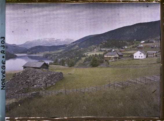 RECORD DATE NOT STATED Jotunheim, Norway Panorama taken from the road , 1910 - Voyage of Albert Kahn and Auguste LÃ on in Scandinavia - (August 9 - September 14) (French - ï»¿Jotunheim , Norvege Panorama pris de la route). Landscape, valley, exists in high definition, lake , pond, rural architecture, hydrography, agglomeration panorama, Nature , Environment, HD, Habitat , Architecture, Sweden, Jotunheim, on the road Copyright: xpiemagsx AKahnlpie020223-15846 !ACHTUNG AUFNAHMEDATUM GESCHÄTZT!