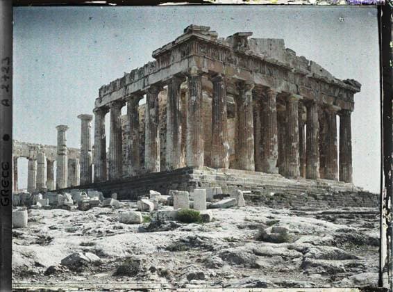 RECORD DATE NOT STATED Athens, Greece on the Acropolis, the Parthenon. Overall view (with the outdoor colonnade), on the west side , 1913 - Balkans, Italy - Jean Brunhes and Auguste LÃ on - (September - October 23) (French - ï»¿Athenes , Grece Sur l Acropole , le ParthÃ non. Vue d ensemble ( avec la colonnade extÃ rieure ) , du cÃ tÃ ouest). Temple, archaeological vestige, portico, column, Greco-Roman polytheism, Antiquity, Fronton, religious architecture, Habitat , Architecture , Religion , Art, Greece, Athens, the Parthenon seen from the n .o. A little below. Copyright: xpiemagsx AKahnlpie020223-4350 !ACHTUNG AUFNAHMEDATUM GESCHÄTZT!