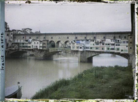 RECORD DATE NOT STATED Florence, Italie Le Ponte Vecchio , 1913 - Balkans, Italy - Jean Brunhes and Auguste LÃ on - (September - October 23) (French - ï»¿Florence , Italie Le Ponte Vecchio). Boutique , store, river, civil engineering, crafts, arc , arcade , arceau, renaissance, bridge, Economic activity, Habitat , Architecture, Art, Italy, Florence, Ponte Vecchio, seen from upstream and set Copyright: xpiemagsx AKahnlpie020223-15901 !ACHTUNG AUFNAHMEDATUM GESCHÄTZT!