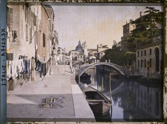 RECORD DATE NOT STATED Venice, Italy a channel , 1912 - Balkans, Italy - Jean Brunhes and Auguste LÃ on - (October 13 - 27) (French - ï»¿Venise , Italie Un canal). Canal, Church, Boat, Housing, Waterproof, Fluvial Transport , Lacustre, Bridge, Habitat , Architecture , Transport Copyright: xpiemagsx AKahnlpie020223-14959 !ACHTUNG AUFNAHMEDATUM GESCHÄTZT!