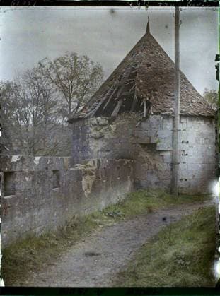 RECORD DATE NOT STATED Verdun , France , 1917 - North of France, Belgium - Paul Castelnau (photographic section of the armies) - (September 1-5) (French - ï»¿Verdun , France). Road, Tour, Ruins, Front, Bombing, Fortified Architecture, Fortifications, rubble, rampart, First World War, Habitat , Architecture, France, Verdun, former ramparts Copyright: xpiemagsx AKahnlpie020223-21137 !ACHTUNG AUFNAHMEDATUM GESCHÄTZT!