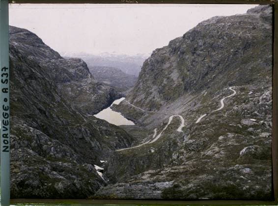 RECORD DATE NOT STATED Surroundings of Horda, Norway Seljestadjuvet , 1910 - Voyage of Albert Kahn and Auguste LÃ on in Scandinavia - (August 9 - September 14) (French - ï»¿Environs d Horda , Norvege Seljestadjuvet). Landscape, mont , mountain, road, exists in high definition, lake , pond, hydrography, Nature , Environment, HD, Odde road to Eide Copyright: xpiemagsx AKahnlpie020223-15524 !ACHTUNG AUFNAHMEDATUM GESCHÄTZT!