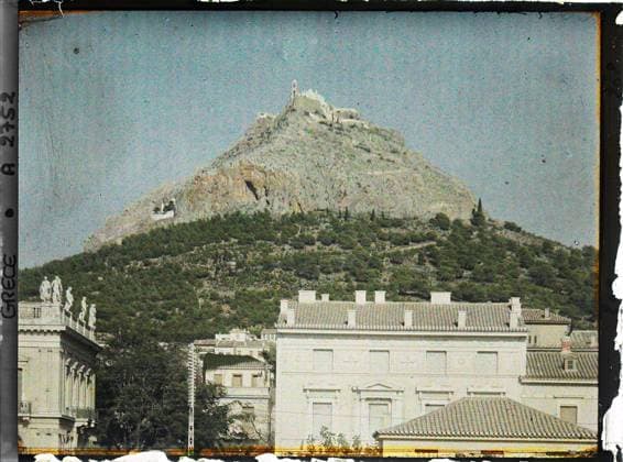 RECORD DATE NOT STATED Athens, Greece Le Mont Lycabette with at its top, the Saint-Georges chapel (19th century) whitewashed , 1913 - Balkans, Italy - Jean Brunhes and Auguste LÃ on - (September - October 23) (French - ï»¿Athenes , Grece Le mont Lycabette avec Ã son sommet , la chapelle Saint-Georges ( XIXe s ) blanchie Ã la chaux). Mont , Mountain, Orthodox Church, Housing, Renaissance, Religious Architecture, Habitat , Architecture , Art, Greece, Athens, the Lycabette Copyright: xpiemagsx AKahnlpie020223-4311 !ACHTUNG AUFNAHMEDATUM GESCHÄTZT!