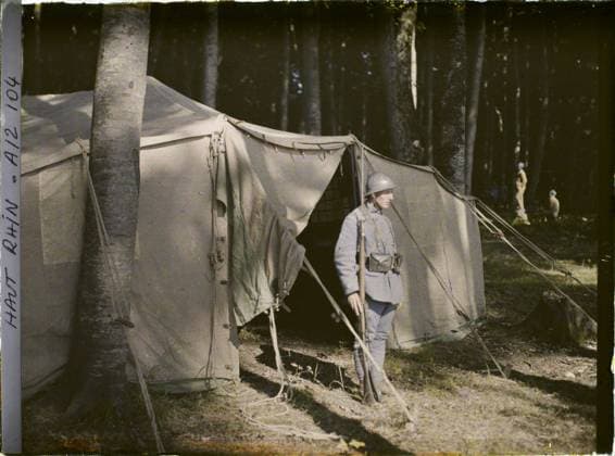 RECORD DATE NOT STATED Saint-Ulrich, Haut-Rhin, Alsace, France ThÃ Ã¢tre aux ArmÃ es, custody of the locker room , 1917 - Alsace - Paul Castelnau (photographic section of the armies) - (June) (French - ï»¿Saint-Ulrich , Haut-Rhin , Alsace , France ThÃ Ã¢tre aux ArmÃ es , garde du vestiaire). Military uniform, tent, forest , wood, forehead, hairy, theater, Clothing, First World War, Art, ThÃ Ã¢tre aux ArmÃ es, guard of the St Ulrich locker room, theater in the armies guard of the locker room Copyright: xpiemagsx AKahnlpie020223-7330 !ACHTUNG AUFNAHMEDATUM GESCHÄTZT!