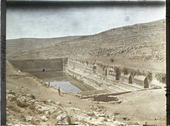 RECORD DATE NOT STATED Surroundings of Bethlehem, Palestine one of the three so -called Solomon basins , 1918 - Near East, Egypt, Palestine, Cyprus - Paul Castelnau (photographic section of the armies) - (January 9 -October 6) (French - ï»¿Environs de BethlÃ em , Palestine L une des trois vasques dites de Salomon). Colonial presence, Judaism, archaeological vestige, public civil architecture, legend , myth, hydraulic installation, antiquity, man, army, Colonial history, religion, housing , architecture, art, human beings, society, Palestine, sending from Bethlehem, Salomon basins (near Bethlehem) Copyright: xpiemagsx AKahnlpie020223-339 !ACHTUNG AUFNAHMEDATUM GESCHÄTZT!