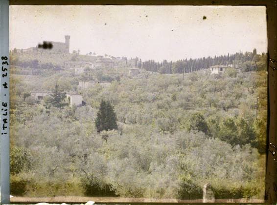 RECORD DATE NOT STATED Florence, Italie Panorama Pris Depuis La hills de San Miniato , 1913 - Balkans, Italy - Jean Brunhes and Auguste LÃ on - (September - October 23) (French - ï»¿Florence , Italie Panorama pris depuis la colline de San Miniato). Landscape, cypress, fortified architecture, palace , castle, vegetation , botany, Nature , Environment, Habitat , Architecture, Italy, Florence, the hill opposite with a villa surrounded by Cypress S, DR. and to g. the castle Copyright: xpiemagsx AKahnlpie020223-15927 !ACHTUNG AUFNAHMEDATUM GESCHÄTZT!