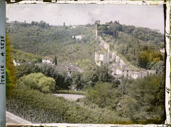 RECORD DATE NOT STATED Florence, Italy Fortifications of Michelangelo , 1913 - Balkans, Italy - Jean Brunhes and Auguste LÃ on - (September - October 23) (French - ï»¿Florence , Italie Fortifications de Michel-Ange). Landscape, tower, fortified architecture, Middle Ages, fortifications, agglomeration panorama, vegetation , botany, Olivier, Nature , Environment, Habitat , Architecture, Art, Italy, Florence, The walls of Michel Ange: the olive trees S, the slope: above at g. 2 houses with square towers in the middle Copyright: xpiemagsx AKahnlpie020223-15926 !ACHTUNG AUFNAHMEDATUM GESCHÄTZT!