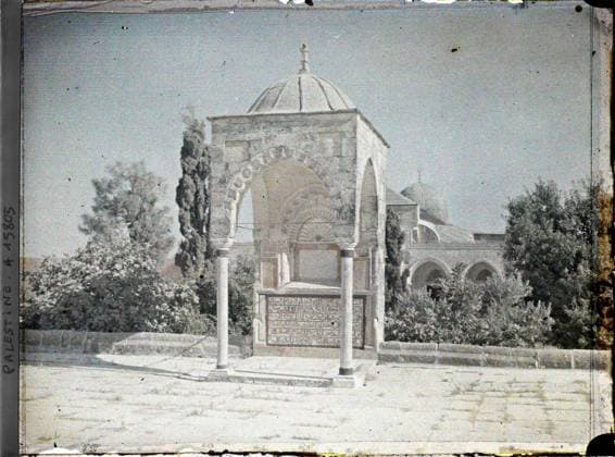 RECORD DATE NOT STATED Jerusalem, Palestine Dome of the prophet Youssef south of the Sacred Esplanade (Haram El Sherif) , 1918 - Near East, Egypt, Palestine, Cyprus - Paul Castelnau (photographic section of the armies) - (January 9 -October 6) (French - ï»¿JÃ rusalem , Palestine DÃ me du prophete Youssef au sud de l Esplanade sacrÃ e ( Haram el Sherif )). Islam, religious or votive inscription, dome , dome, mosque, vegetation , botany, religious architecture, Religion, registration , information, nature , environment, housing , architecture, Palestine, Jerusalem, in Haram Esch SchÃ rif Copyright: xpiemagsx AKahnlpie020223-5067 !ACHTUNG AUFNAHMEDATUM GESCHÄTZT!