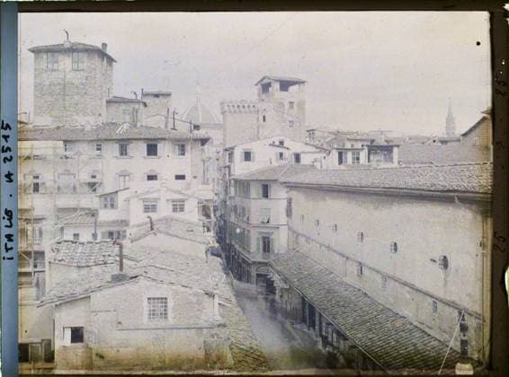 RECORD DATE NOT STATED Florence, Italy the roofs of the city , 1913 - Balkans, Italy - Jean Brunhes and Auguste LÃ on - (September - October 23) (French - ï»¿Florence , Italie Les toits de la ville). Echafaudage , Shape, Christianity, Roof, Housing, Rue , Quarter, Religious Architecture, Religion , Habitat , Architecture, Italy, Florence, view taken from the upper terrace of a house in the Ponte Vecchio S, La Ville Copyright: xpiemagsx AKahnlpie020223-15906 !ACHTUNG AUFNAHMEDATUM GESCHÄTZT!