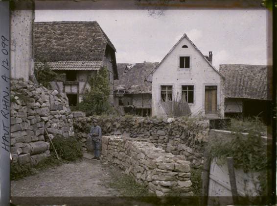 RECORD DATE NOT STATED Eglingen, Haut-Rhin, Alsace, France Interior of the village , 1917 - Alsace - Paul Castelnau (photographic section of the armies) - (June) (French - ï»¿Eglingen , Haut-Rhin , Alsace , France IntÃ rieur du village). Housing, ruins, front, street , neighborhood, hairy, fortifications, half -timbered, Habitat , Architecture, First World War, Interior of the village interior of the village Copyright: xpiemagsx AKahnlpie020223-7325 !ACHTUNG AUFNAHMEDATUM GESCHÄTZT!