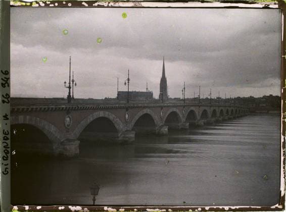 RECORD DATE NOT STATED Bordeaux, France Le Pont de Pierre , 1920-1921 - Charente, Gironde, Basse -PyrÃ nÃ es, Hautes PyrÃ nÃ es - Fernand Cuville (French - ï»¿Bordeaux , France Le pont de pierre). Floor , RÃ verbere, Church, River, Christianity, Civil Engineering, Bell tower, Pont, Religious Architecture, Religion , Habitat , Architecture, France, Bordeaux, Pont du Pierre Copyright: xpiemagsx AKahnlpie020223-21854 !ACHTUNG AUFNAHMEDATUM GESCHÄTZT!