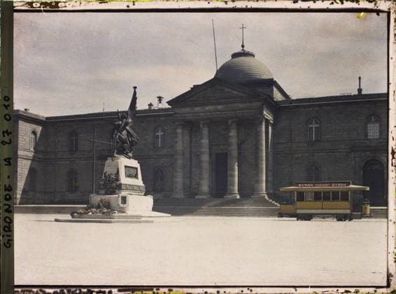 RECORD DATE NOT STATED Bordeaux, France The war memorial of the war of 1870, before the courthouse, Place de la RÃ publique , 1920-1921 - Charente, Gironde, Basse -PyrÃ nÃ es, Hautes PyrÃ nÃ es - Fernand Cuville (French - ï»¿Bordeaux , France Le monument aux morts de la guerre de 1870 , devant le Palais de Justice , place de la RÃ publique). Statue, advertising, Christianity, sculpture, public civil architecture, portico, hospital, column, care center, tram, street , neighborhood, place, dome , dome, pedimenton, Economic activity, religion, art, housing , architecture, health, France, Bordeaux, Place de la RÃ publique Copyright: xpiemagsx AKahnlpie020223-21917 !ACHTUNG AUFNAHMEDATUM GESCHÄTZT!