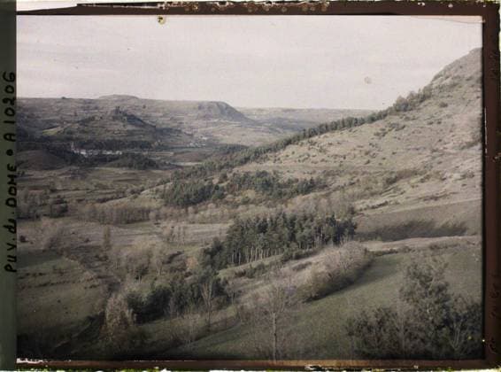 RECORD DATE NOT STATED Besse valley, France , 1916-1917 - Auvergne - StÃ phane Passet - (September 1916 - February 1917) (French - ï»¿VallÃ e de Besse , France). Landscape, valley, forest , wood, fortress, Nature , Environment, France, Besse valley, view of Murols and the castle Copyright: xpiemagsx AKahnlpie020223-9453 !ACHTUNG AUFNAHMEDATUM GESCHÄTZT!