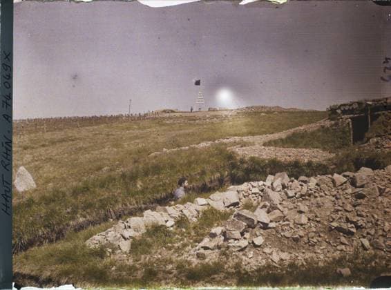 RECORD DATE NOT STATED Haut-Rhin, Alsace, France Ballon d Alsace, summit, defenses , 1917 - Alsace - Paul Castelnau (photographic section of the armies) - (June) (French - ï»¿Haut-Rhin , Alsace , France Ballon d Alsace , sommet , dÃ fenses). Mont , Mountain, border, front, fortified architecture, barbed wire, man, First World War, Habitat , Architecture, Human Starries Copyright: xpiemagsx AKahnlpie020223-8532 !ACHTUNG AUFNAHMEDATUM GESCHÄTZT!