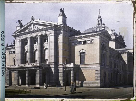 RECORD DATE NOT STATED Christiania, Norway the National Theater , 1910 - Voyage of Albert Kahn and Auguste LÃ on in Scandinavia - (August 9 - September 14) (French - ï»¿Christiania , Norvege Le ThÃ Ã¢tre national). Available in high definition, public civil architecture, street , neighborhood, rebirth, pediment, theater, HD , Habitat , Architecture , Art, Christiana, Christiana National Theater Copyright: xpiemagsx AKahnlpie020223-15541 !ACHTUNG AUFNAHMEDATUM GESCHÄTZT!
