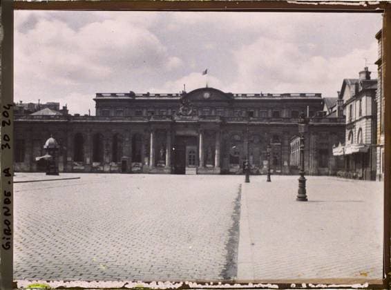 RECORD DATE NOT STATED Bordeaux, France , 1920-1921 - Charente, Gironde, Basse -PyrÃ nÃ es, Hautes PyrÃ nÃ es - Fernand Cuville (French - ï»¿Bordeaux , France). Town Hall , Town Hall, Clock, public civil architecture, portico, palated road, administration, renaissance, pediment, flag, palace , castle, Habitat , architecture, company, art, France, Bordeaux, the town hall Copyright: xpiemagsx AKahnlpie020223-23397 !ACHTUNG AUFNAHMEDATUM GESCHÄTZT!