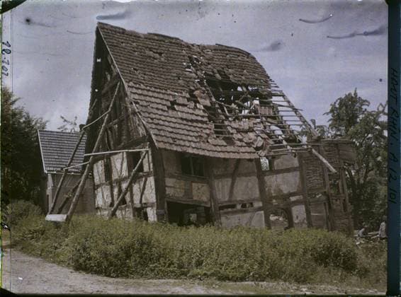 RECORD DATE NOT STATED Eglingen, Haut-Rhin, Alsace, France RuinÃ e Maison , 1917 - Alsace - Paul Castelnau (photographic section of the armies) - (June) (French - ï»¿Eglingen , Haut-Rhin , Alsace , France Maison ruinÃ e). Housing, ruins, forehead, bombing, hairy, dilapidation , insalubrity, half -timbered, Habitat , Architecture, First World War, Ruined house Copyright: xpiemagsx AKahnlpie020223-7327 !ACHTUNG AUFNAHMEDATUM GESCHÄTZT!