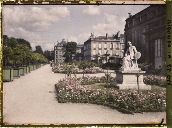 RECORD DATE NOT STATED Bordeaux, France The statue of Maxime Lalanne, on the terrace of the public garden , 1920-1921 - Charente, Gironde, Basse -PyrÃ nÃ es, Hautes PyrÃ nÃ es - Fernand Cuville (French - ï»¿Bordeaux , France La statue de Maxime Lalanne , sur la terrasse du Jardin Public). Statue, sculpture, flower, artistic personality, park , garden, flowerbed, Art, personality, habitat , architecture, France, Bordeaux, Terrace du Jardin des Plantes Copyright: xpiemagsx AKahnlpie020223-21922 !ACHTUNG AUFNAHMEDATUM GESCHÄTZT!