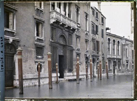 RECORD DATE NOT STATED Venice, Italy a palace , 1912 - Balkans, Italy - Jean Brunhes and Auguste LÃ on - (October 13 - 27) (French - ï»¿Venise , Italie Un palais). Canal, civil engineering, balcony , loggia, palace , castle, Habitat , Architecture, Italy, Venice Copyright: xpiemagsx AKahnlpie020223-15753 !ACHTUNG AUFNAHMEDATUM GESCHÄTZT!