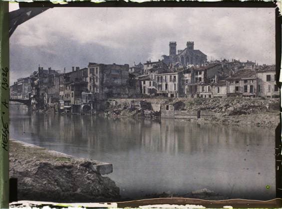 RECORD DATE NOT STATED Verdun , France , 1917 - North of France, Belgium - Paul Castelnau (photographic section of the armies) - (September 1-5) (French - ï»¿Verdun , France). Church, river, civil engineering, bell tower, quay, hydrography, ruins, front, bombardment, rubble, bridge, Habitat , architecture, nature , environment, First World War, France, Verdun, edges Meuse Copyright: xpiemagsx AKahnlpie020223-21146 !ACHTUNG AUFNAHMEDATUM GESCHÄTZT!
