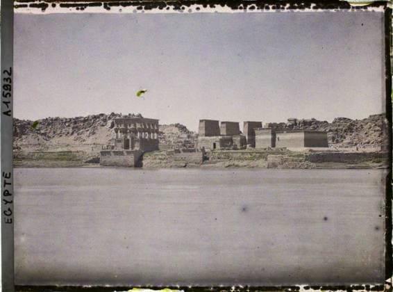 RECORD DATE NOT STATED Philae, Egypt, Africa Overview of the Temple of Isis , 1918 - Near East, Egypt, Palestine, Cyprus - Paul Castelnau (photographic section of the armies) - (January 9 -October 6) (French - ï»¿Philae , Egypte , Afrique Vue d ensemble sur le temple d Isis). River, temple, archaeological vestige, column, Egyptian polytheism, religious architecture, Habitat , Architecture , Religion, Egypt, philae, overall view Copyright: xpiemagsx AKahnlpie020223-8081 !ACHTUNG AUFNAHMEDATUM GESCHÄTZT!