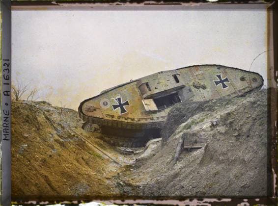 RECORD DATE NOT STATED Reims , Marne , Champagne , France , 1919 - Devastated regions, Marne, Aisne - Paul Castelnau - (February -March) (French - ï»¿Reims , Marne , Champagne , France). Car transport, tank, ruins, front, post-war period, Transport, First World War, France, German tank in German lines Copyright: xpiemagsx AKahnlpie020223-19409 !ACHTUNG AUFNAHMEDATUM GESCHÄTZT!