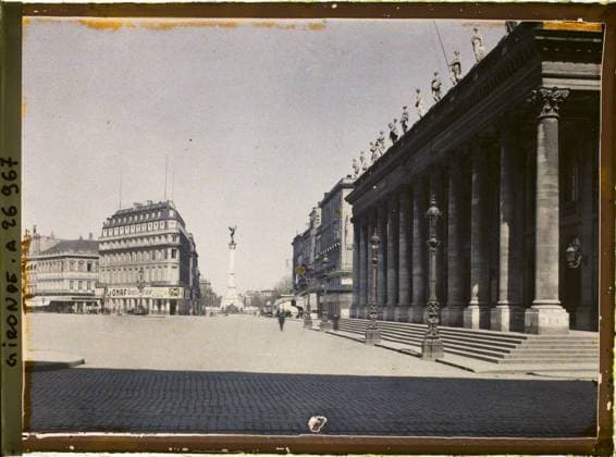 RECORD DATE NOT STATED Bordeaux, France the current Opera (Grand ThÃ Ã¢tre) Place de la ComÃ die , 1920-1921 - Charente, Gironde, Basse -PyrÃ nÃ es, Hautes PyrÃ nÃ es - Fernand Cuville (French - ï»¿Bordeaux , France L actuel OpÃ ra ( Grand ThÃ Ã¢tre ) place de la ComÃ die). Floor , RÃ verbere, statue, sculpture, spectacle, public civil architecture, portico, column, paved road, street , neighborhood, place, Haussmannian building, theater, Art, entertainment, housing , architecture, France, Bordeaux, Place de la ComÃ die Copyright: xpiemagsx AKahnlpie020223-21872 !ACHTUNG AUFNAHMEDATUM GESCHÄTZT!