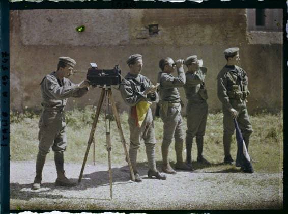 RECORD DATE NOT STATED Torri del Benaco, Lake Garda, Italia Marines de la semaphorique , 1918 - Italy - Fernand Cuville - (March -August) (French - ï»¿Torri del Benaco , lac de Garde , Italie Marins de la SÃ maphorique). Military uniform, group portrait, measurement instrument, rear, semaphore, man, army, Clothing, human beings, sciences , techniques, First World War, society, Italy, Torri, the sailors of semaphoric Copyright: xpiemagsx AKahnlpie020223-14806 !ACHTUNG AUFNAHMEDATUM GESCHÄTZT!