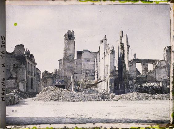 RECORD DATE NOT STATED Reims , Marne , Champagne , France , 1919 - Devastated regions, Marne, Aisne - Paul Castelnau - (February -March) (French - ï»¿Reims , Marne , Champagne , France). Home, ruins, bombing, street , neighborhood, rubble, post-war period, Habitat , Architecture, First World War, France, Reims, location of the historic house Copyright: xpiemagsx AKahnlpie020223-19393 !ACHTUNG AUFNAHMEDATUM GESCHÄTZT!