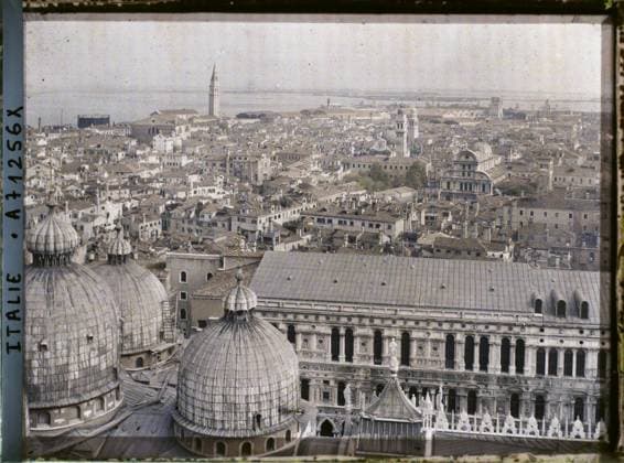RECORD DATE NOT STATED Venice, Italy Panorama of the city , 1912 - Balkans, Italy - Jean Brunhes and Auguste LÃ on - (October 13 - 27) (French - ï»¿Venise , Italie Panorama de la ville). Canal, Church, Christianity, lagoon, roof, civil engineering, dome , dome, agglomeration panorama, religious architecture, Religion , Habitat , Architecture Copyright: xpiemagsx AKahnlpie020223-14967 !ACHTUNG AUFNAHMEDATUM GESCHÄTZT!