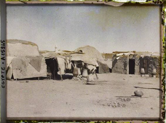 RECORD DATE NOT STATED Surroundings of Assouan, Egypt, Africa of Bishari dwellings , 1918 - Near East, Egypt, Palestine, Cyprus - Paul Castelnau (photographic section of the armies) - (January 9 -October 6) (French - ï»¿Environs d Assouan , Egypte , Afrique Des habitations bishari). Ethnic minority, nomad, tent, food, rural life, home, domestic object, domestic life, cuisine, Society, daily life, Habitat , Architecture, Egypt, near Assouan, BÃ charins Nubian camp, near Assouan Copyright: xpiemagsx AKahnlpie020223-8098 !ACHTUNG AUFNAHMEDATUM GESCHÄTZT!