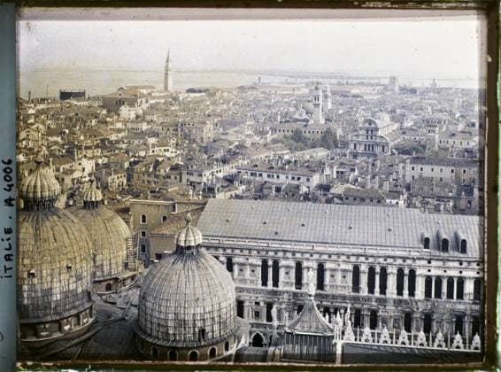 RECORD DATE NOT STATED Venice, Italy Panorama of the city , 1912 - Balkans, Italy - Jean Brunhes and Auguste LÃ on - (October 13 - 27) (French - ï»¿Venise , Italie Panorama de la ville). Canal, Church, Christianity, lagoon, roof, civil engineering, dome , dome, agglomeration panorama, religious architecture, Religion , Habitat , Architecture, Italy, Venice, Panorama Copyright: xpiemagsx AKahnlpie020223-15738 !ACHTUNG AUFNAHMEDATUM GESCHÄTZT!