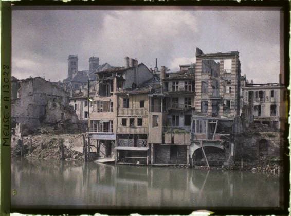 RECORD DATE NOT STATED Verdun , France , 1917 - North of France, Belgium - Paul Castelnau (photographic section of the armies) - (September 1-5) (French - ï»¿Verdun , France). River, stilts, bell tower, commercial inscription, home, balcony , loggia, ruins, front, bombardment, rubble, Registration , information, Habitat , Architecture, First World War, France, Verdun, edges Meuse Copyright: xpiemagsx AKahnlpie020223-21148 !ACHTUNG AUFNAHMEDATUM GESCHÄTZT!