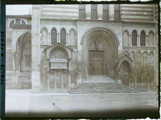 RECORD DATE NOT STATED VÃ ron, Italy Facade de san Fermo magger , 1918 - Italy - Fernand Cuville - (March -August) (French - ï»¿VÃ rone , Italie Facade de San Fermo Maggiore). Church, Christianity, Door, Sculpted Decor, Religious Architecture, Religion , Habitat , Architecture, Italy, Verona, San Fermo facade (detail) Copyright: xpiemagsx AKahnlpie020223-14775 !ACHTUNG AUFNAHMEDATUM GESCHÄTZT!