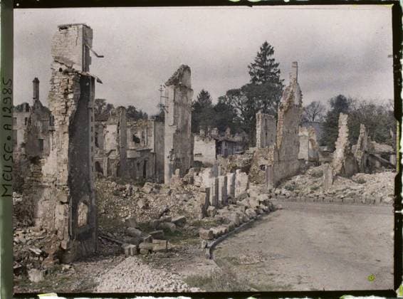 RECORD DATE NOT STATED Verdun , France , 1917 - North of France, Belgium - Paul Castelnau (photographic section of the armies) - (September 1-5) (French - ï»¿Verdun , France). Ruins, front, bombing, street , neighborhood, place, rubble, First World War, Habitat , Architecture, Verdun , Place d Armes Copyright: xpiemagsx AKahnlpie020223-21105 !ACHTUNG AUFNAHMEDATUM GESCHÄTZT!