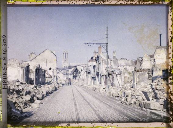 RECORD DATE NOT STATED Reims , Marne , Champagne , France , 1919 - Devastated regions, Marne, Aisne - Paul Castelnau - (February -March) (French - ï»¿Reims , Marne , Champagne , France). Bell tower, ruins, bombing, street , neighborhood, rubble, post-war period, First World War, Habitat , Architecture, France, Reims, rue Gambetta Copyright: xpiemagsx AKahnlpie020223-19394 !ACHTUNG AUFNAHMEDATUM GESCHÄTZT!