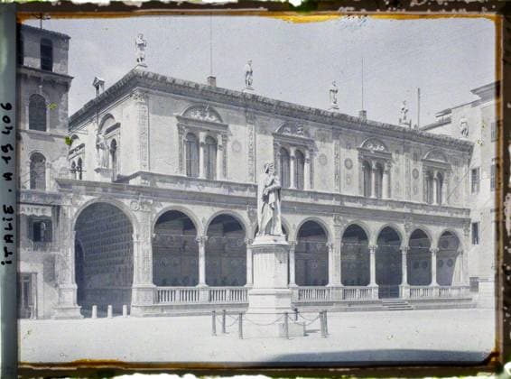 RECORD DATE NOT STATED Verona, Italy Place des Lords or Place Dante , 1918 - Italy - Fernand Cuville - (March -August) (French - ï»¿VÃ rone , Italie Place des Seigneurs ou Place Dante). Statue, sculpture, arc , arcade , arceau, place, gallery, palace , castle, Art , Habitat , Architecture, Italy, Verona, place Dante Copyright: xpiemagsx AKahnlpie020223-14672 !ACHTUNG AUFNAHMEDATUM GESCHÄTZT!